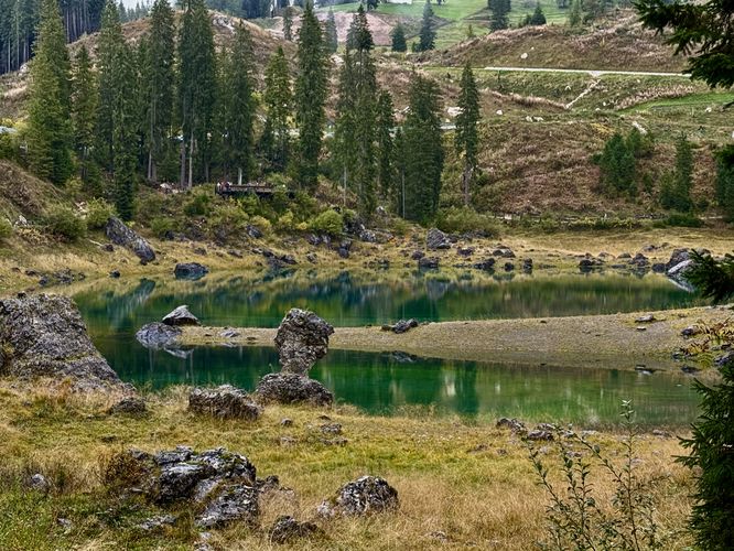View of the lake from the western side of the trail