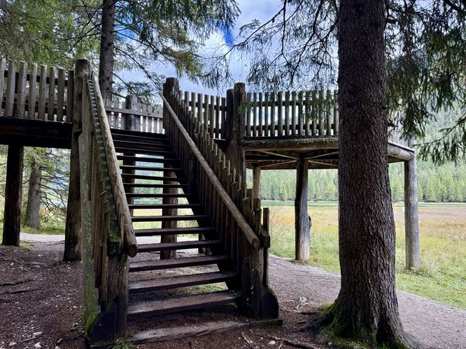 Observation deck along the trail