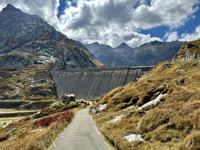 View of the Lake Lucendro dam