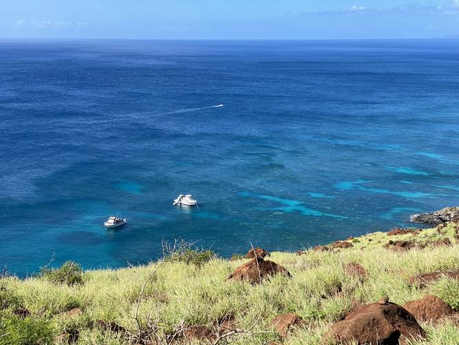 Snorkel tour boat above coral-filled turquoise Hawaiian waters