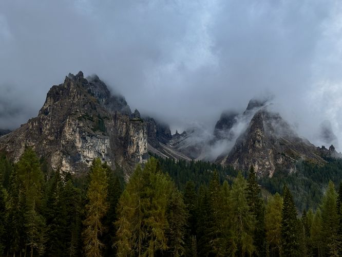 Cloudy view of the alpine peaks east of Lake Antorno