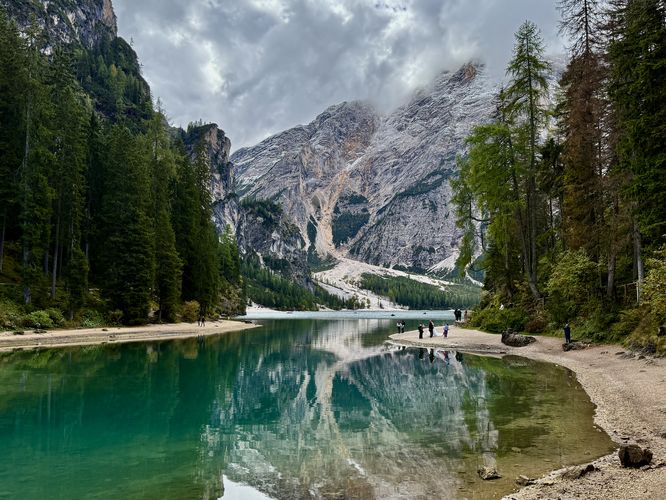 A view of Lake Braies turquoise waters from the northern inlet