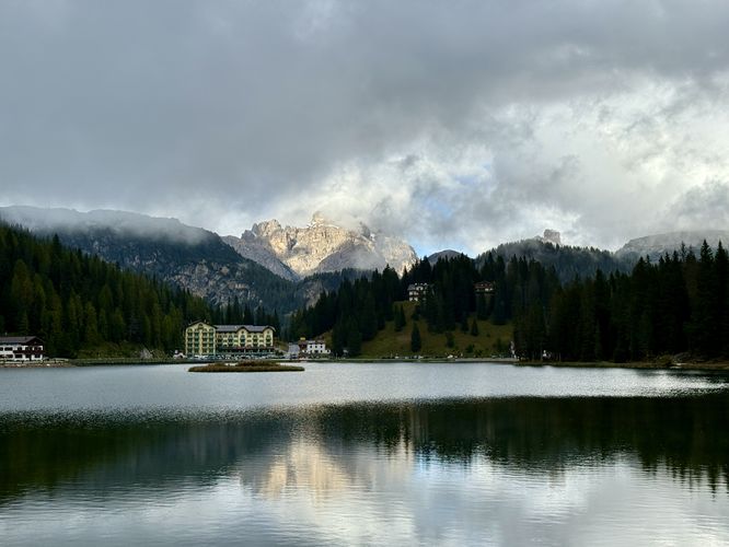 North-facing view of Lago di Misurina, Grand Hotel Misurina, and alpine peaks