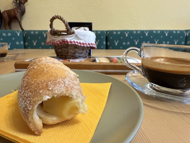 Cannolis and espresso from Bar Da Dino