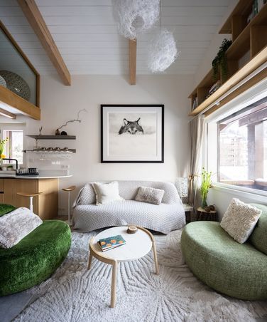 A modern livingroom with exposed beams on the ceiling, located in Chamonix, France.