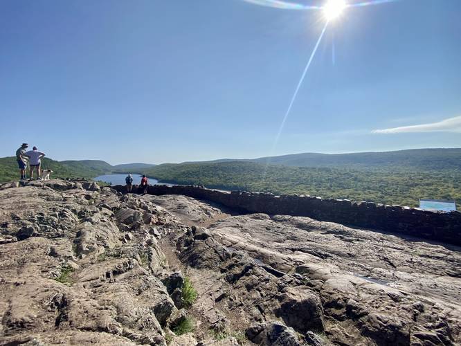 Bedrock overlook above Lake of the Clouds