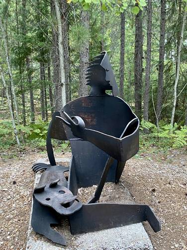 Lakenenland sculpture