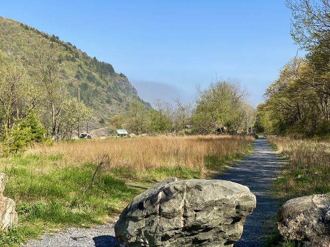 Lehigh Gap trailhead on the AT