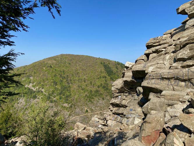 Towering rock in the Lehigh Gap