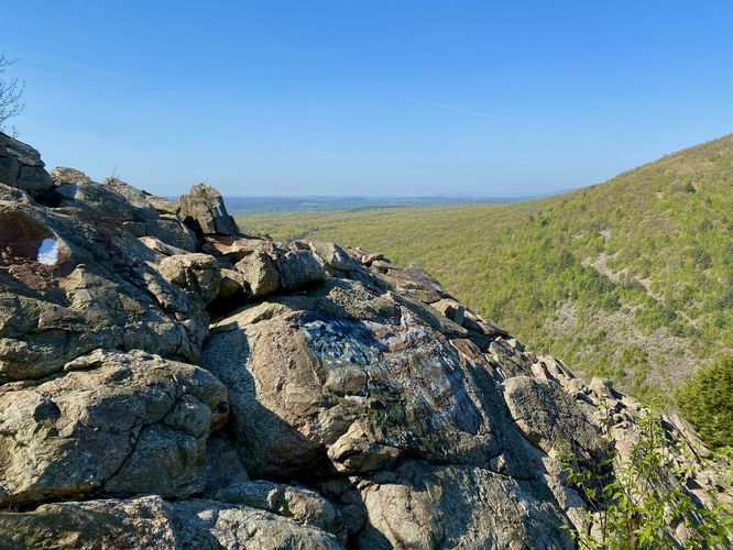 White AT blazes and a painted American flag on rocks in the Lehigh Gap