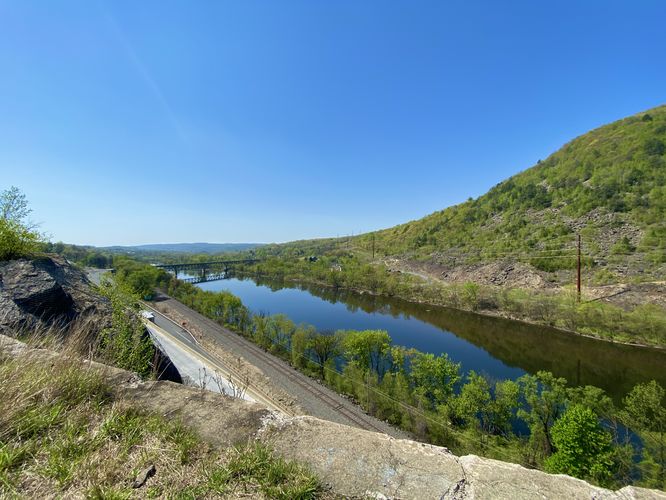 Southfacing view of the Lehigh Gap from the WInter Trail