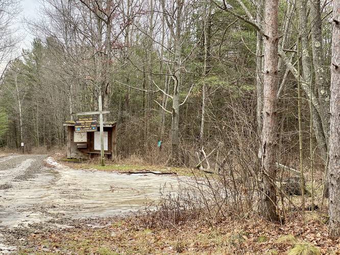 Trailhead for Levi Pond