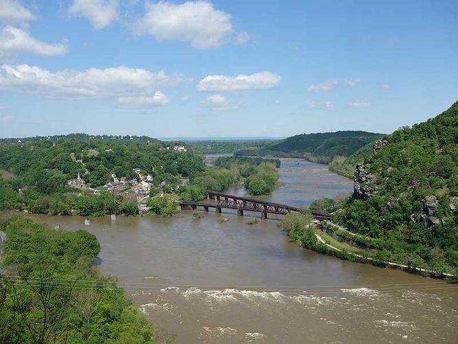 Default image for Loudoun Heights (Split Rock) Hike, a 7.6-mile trail in Harpers Ferry, WV (US)