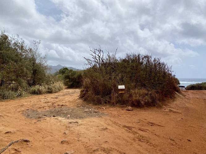 Makauwahi Cave Trail trailhead located along dead end road