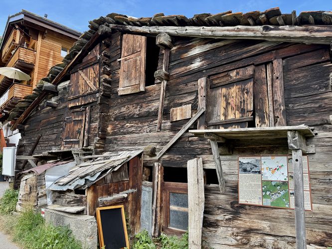 Historic alpine hut in Furi