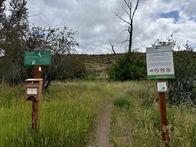 Meadowlark Trail trailhead and info