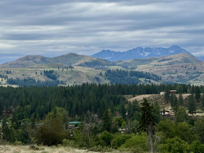 View of the alpine peaks near Hoodoo Peak and Mount Bigelow