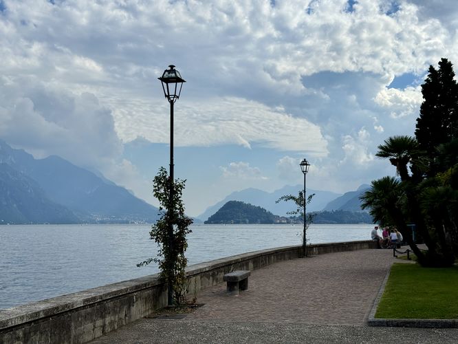 Along the northern park of the Menaggio Promenade