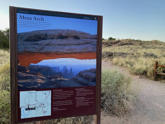 Mesa Arch Trail trailhead