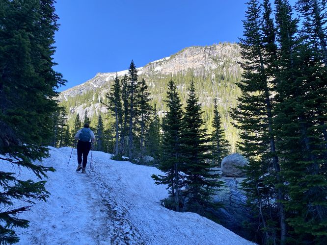 Snowfields led up to Mills Lake