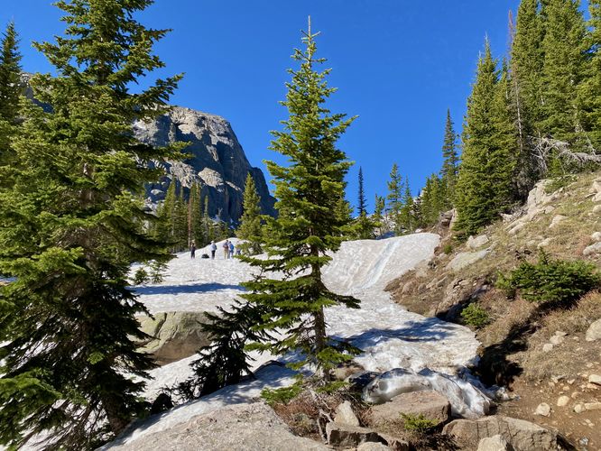 Snowfield leads up to The Loch