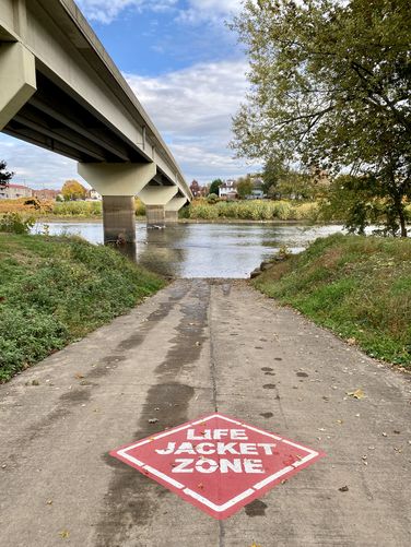 Boat launch ramp