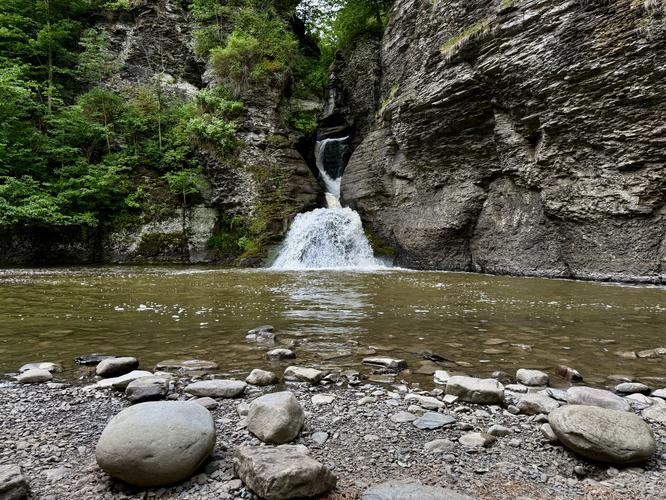 A view of Mine Kill Falls from the base