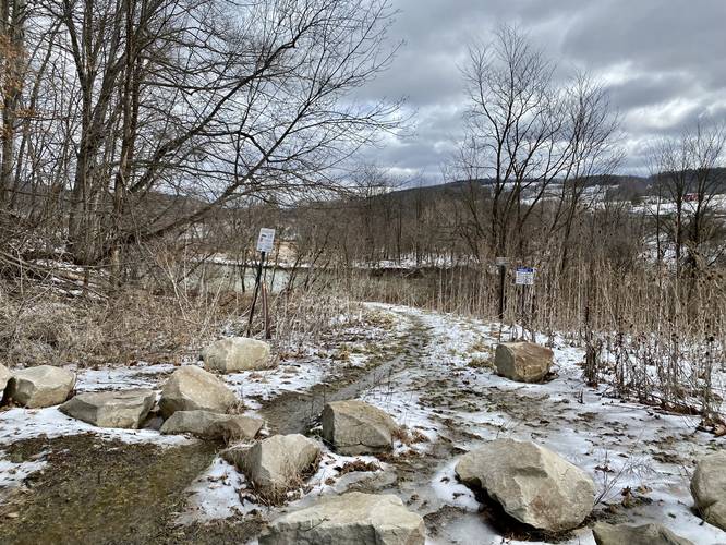 Mocassin Trail trailhead