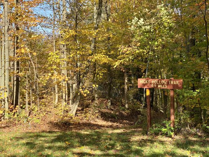 Hicks Hollow Trail trailhead