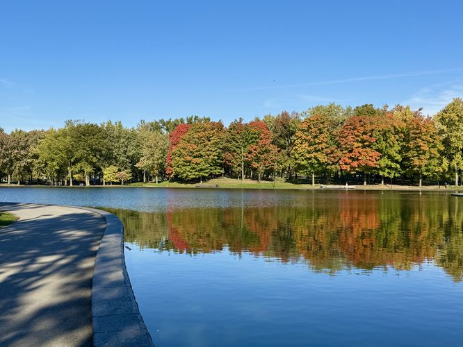 Autumn foliage reflection on Beaver Lake (Lac aux Castors)