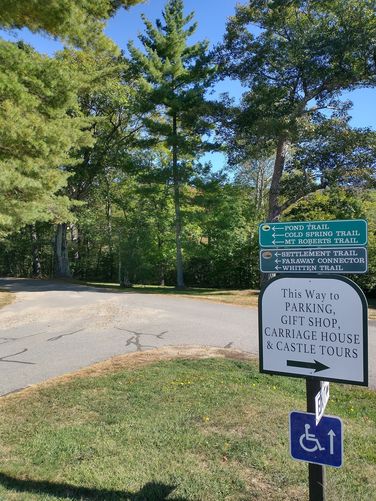 Signage  to help you find the trailhead.