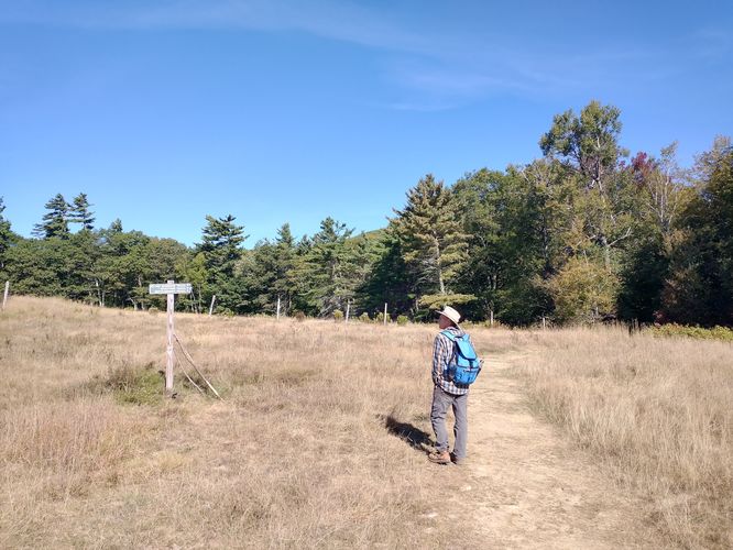 Not much of a trailhead sign, 