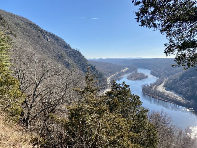 Delaware River and Mt. Tammany cliffs view
