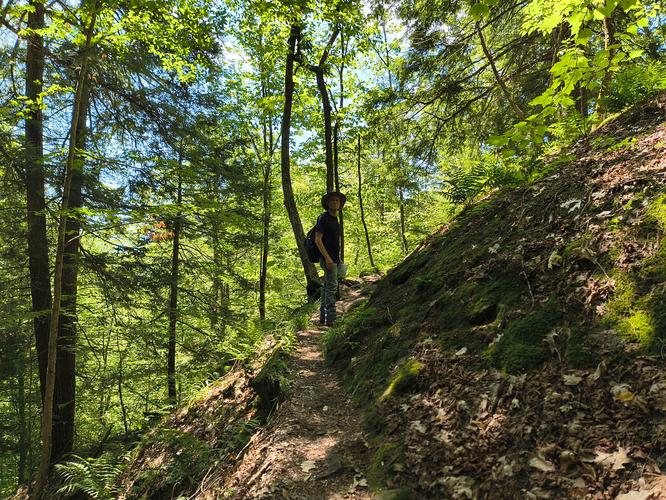 The trail is very very narrow 