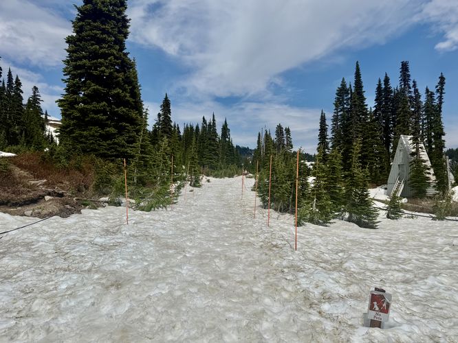 Snowpack near the trailhead on the hike to Myrtle Falls