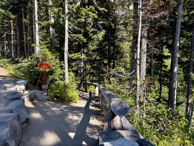 Trailhead leads to Narada Falls