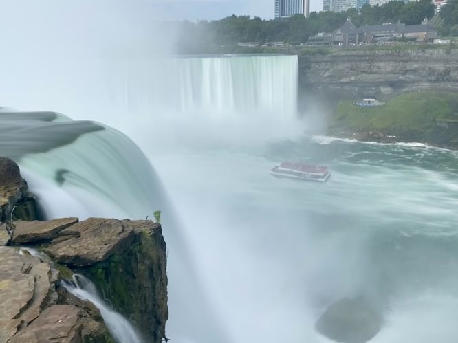 Top of Horseshoe Falls (Terrapin Point) long exposure