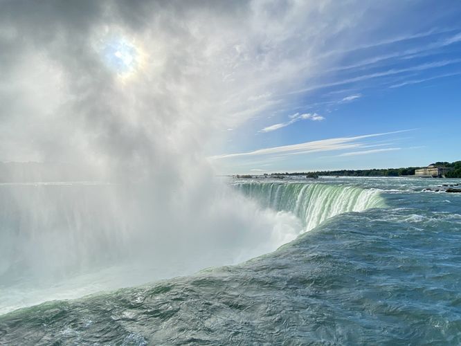 Horseshoe Falls at Niagara Falls from its edge