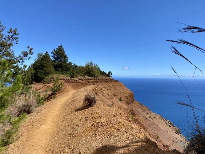 Nu'alolo Trail follows a sheer 1,800-foot vertical cliff to one side