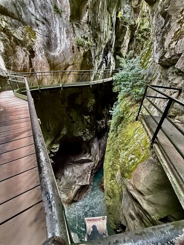 Steep drop-offs into the gorge of Bellano