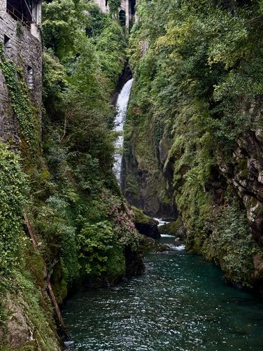 Large waterfall of Orrido di Nesso