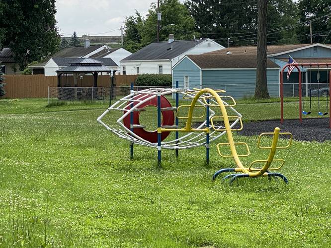Playground structure, shaped like an eye