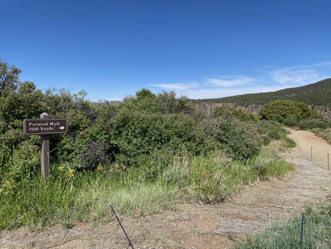 Paintes Wall View trailhead sign