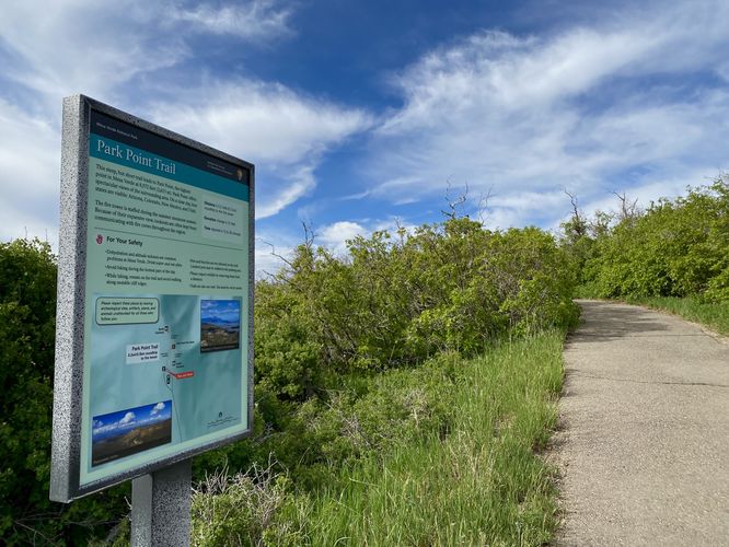 Park Point Trail trailhead sign