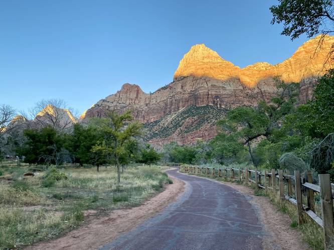 Hiking the Pa'rus Trail in Zion Valley