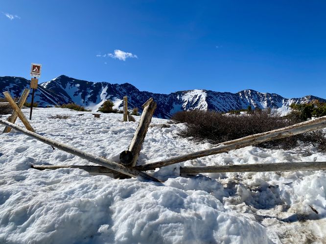 Pass Lake trailhead - snowed-in early June 2024