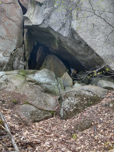 A cave at Devil's Den