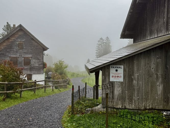 Private residence, follow Paxmal signs