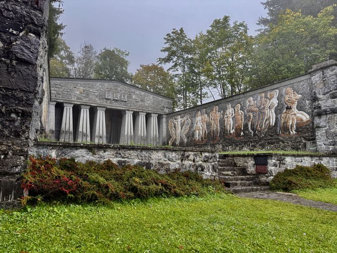 Walking around the corner to reach the Paxmal