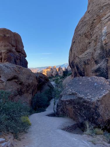 Scenic view of the Devils Garden Trail (facing southeast)